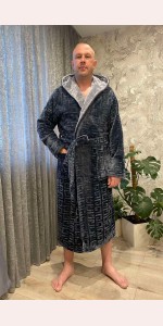 Чоловічий махровий халат сірий з об'ємним малюнком