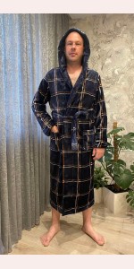 Чоловічий махровий халат у клітинку