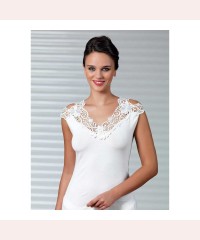 Жіноча футболка з гіпюром