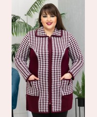 Жіноча в'язана кофта на замку