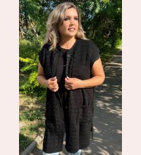 Вязаный женский жилет без рукавов