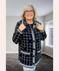 Жіночий жакет на ґудзиках