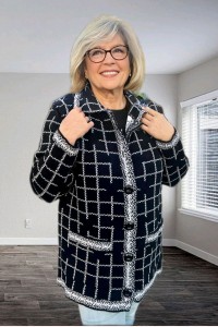 Жіночий жакет на ґудзиках Жіночий жакет на ґудзиках