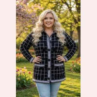 В’язаний жіночий кардиган у клітинку